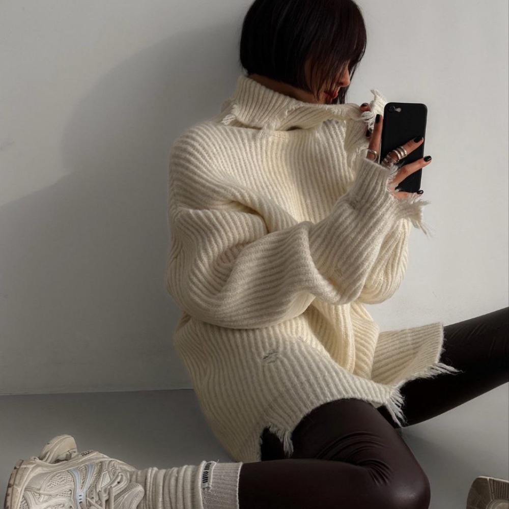 Ripped White knitted turtleneck sweater